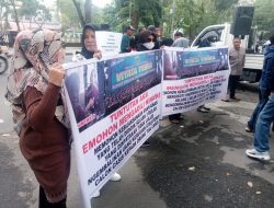 Orangtua CASIS Korban Penipuan ‘Nina Wati’ Masuk TNI AD Gelar Aksi Demo, Tuntut Keadilan!!*