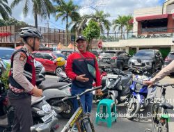 Hari Kedua Ramadhan Patroli Sepeda Ditsamapta Polda Sumsel beri pesan Kamtibmas Area Kambang Iwak Palembang