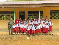Semangat Mengajar, Satgas Yonif 144/JY Peduli Pendidikan Anak-Anak di Perbatasan