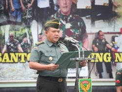 Bacakan Amanat Panglima TNI, Kasi Ter Kasrem 044/Gapo Pimpin Jalannya Upacara Bendera 17-an