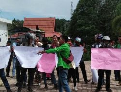 Puluhan Warga Demo Mapolres Rohul Tuntut Usut Dugaan Penyalahgunaan Dana Rp700 Juta di KUD Sari Usaha Tani